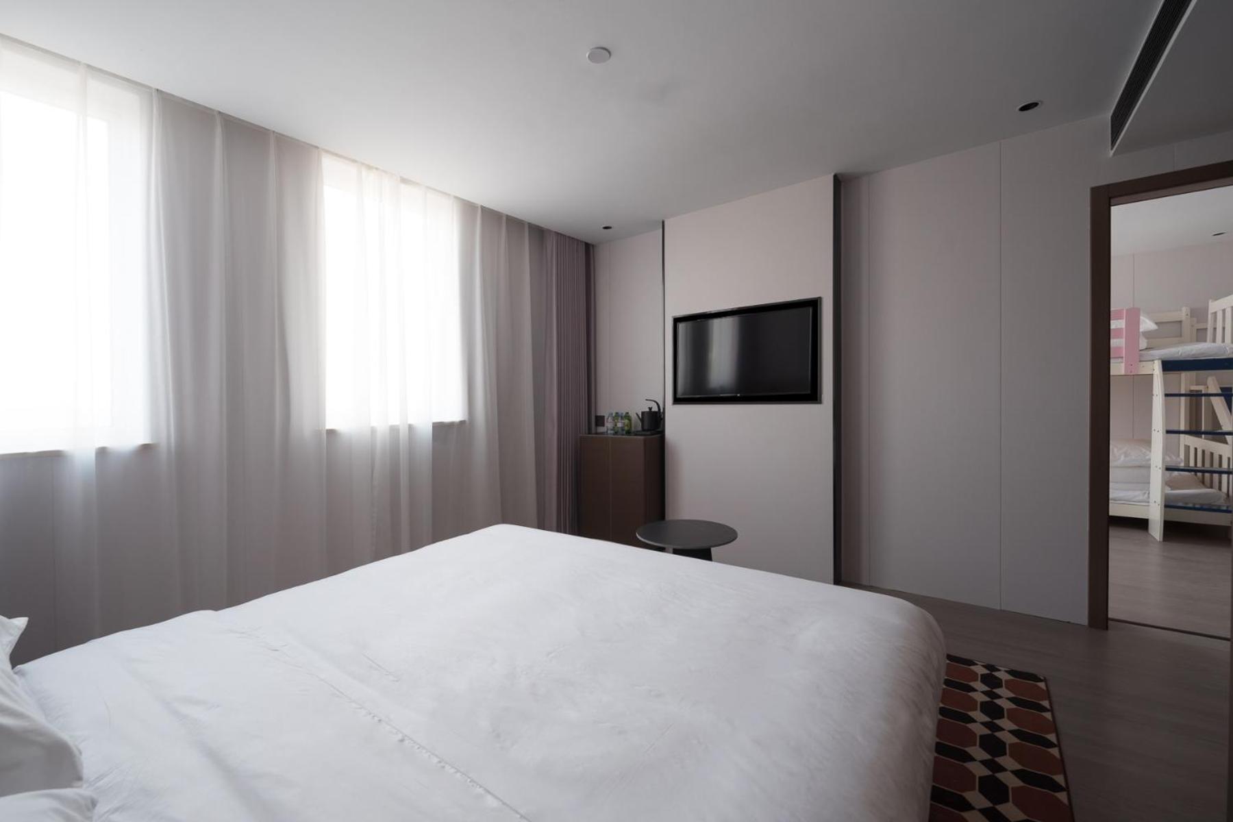 Hotel Charles 4*