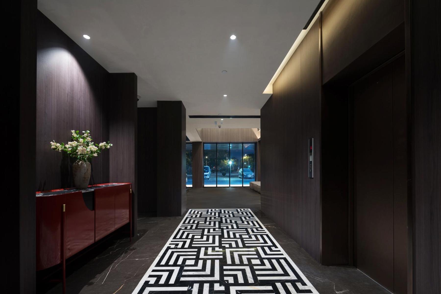 Charles 4* Shanghai
