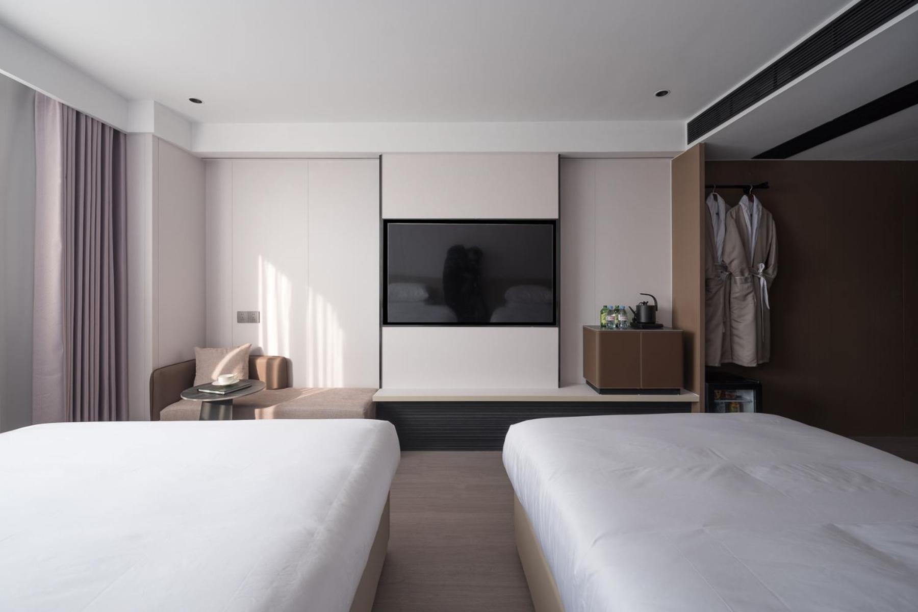 Hotel Charles 4*