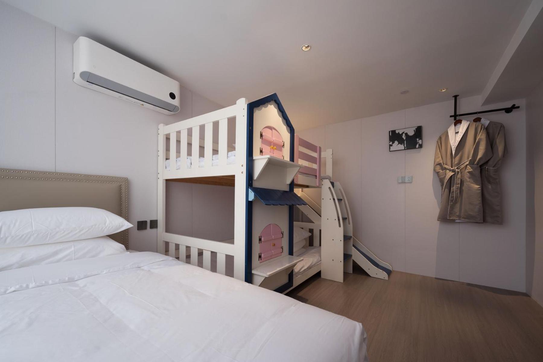 Hotel Charles 4*
